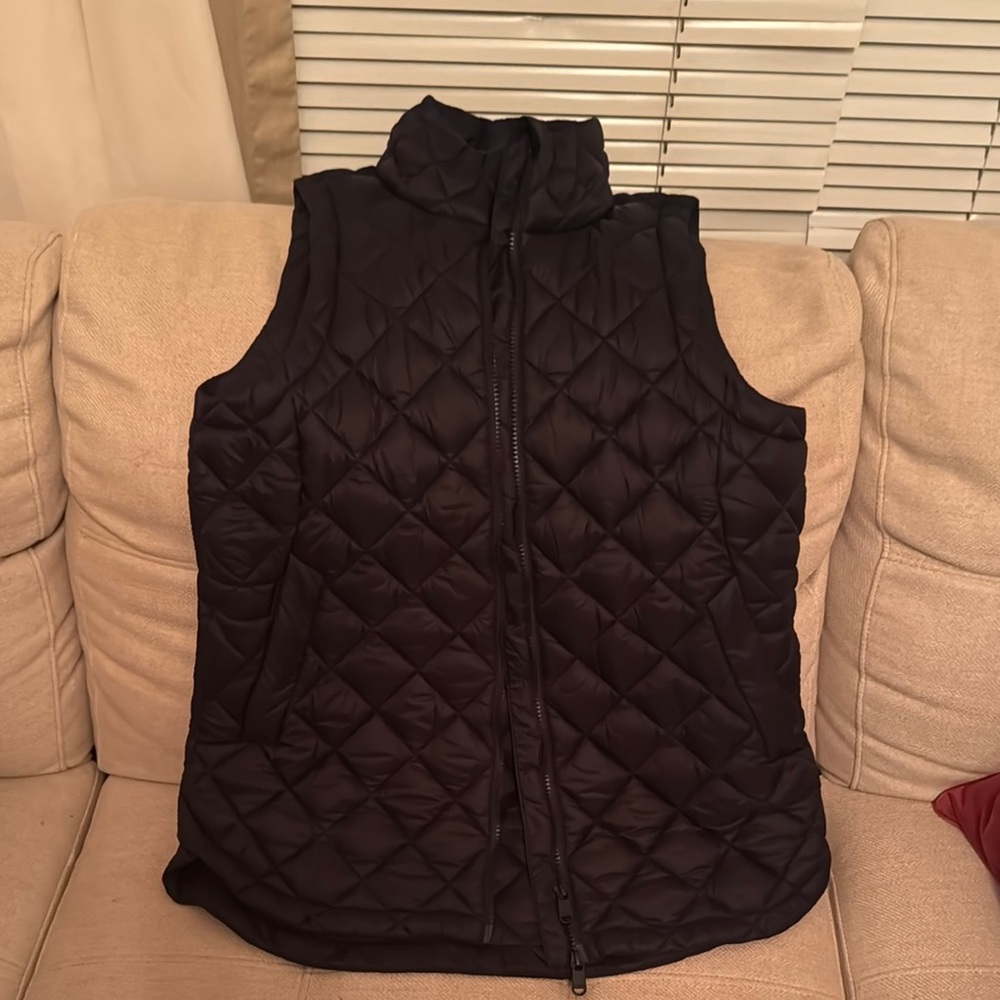 Athleta Women's Quilted Black Vest - Picture 4 of 8